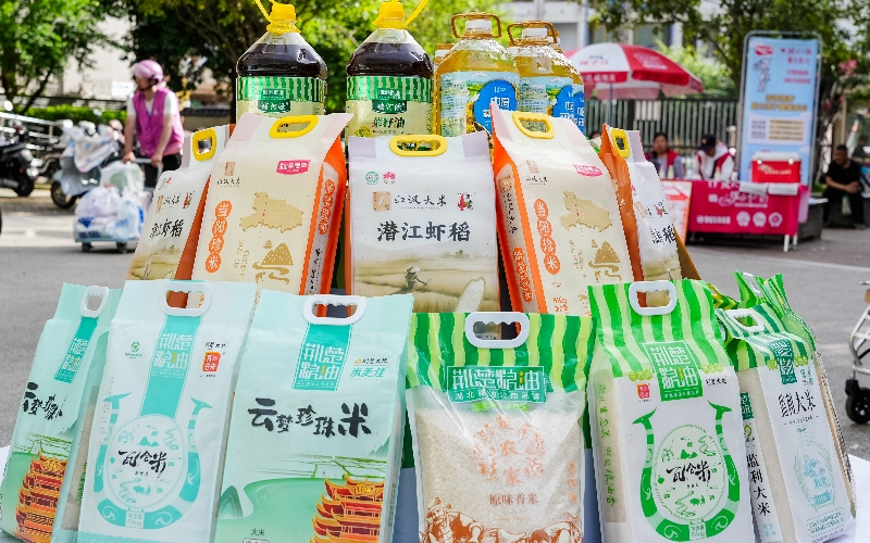 “荊楚糧油”進社區。