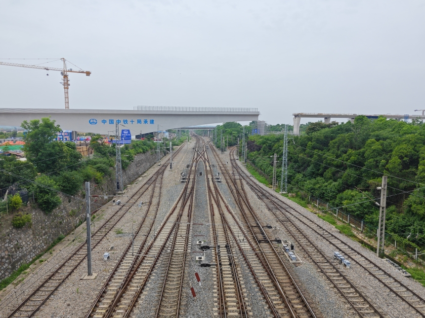 武汉地铁前川线二期5座转体桥“华丽转身”。武汉地铁集团供图