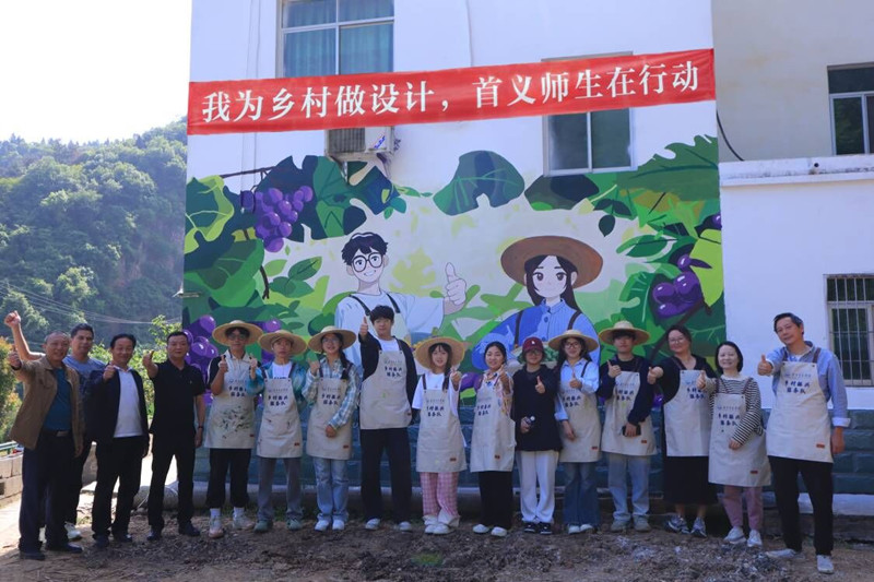 师生们绘制的墙绘作品。