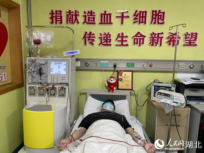 杨先生捐献造血干细胞。人民网记者 张沛摄