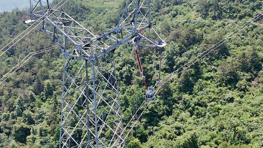 戰高溫檢修輸電線路
