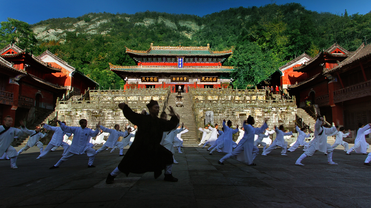 天下太极出武当（邓丽芬 摄）
