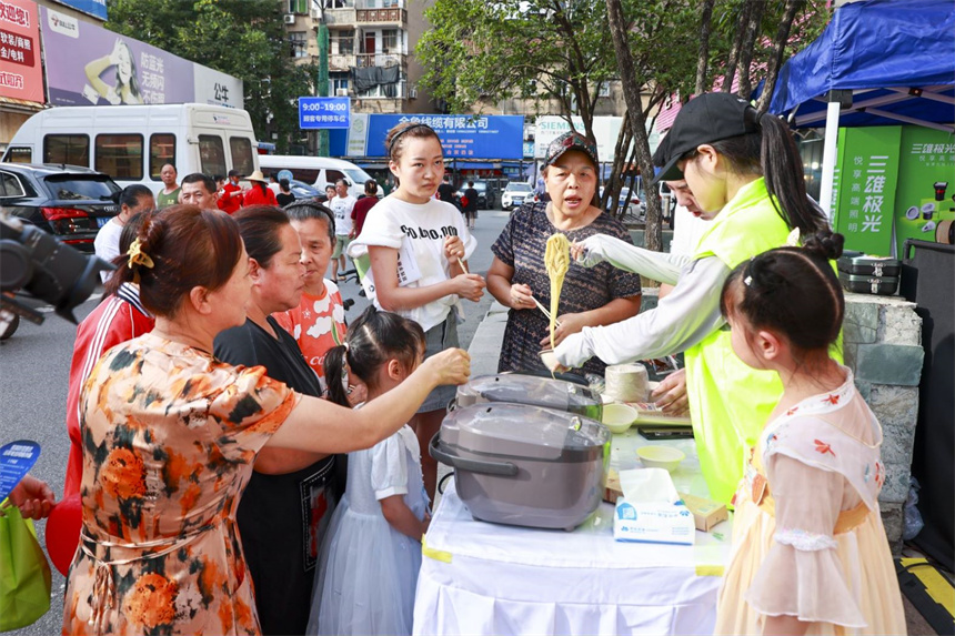 “荆楚粮油”走进社区 传递科学饮食理念【9】