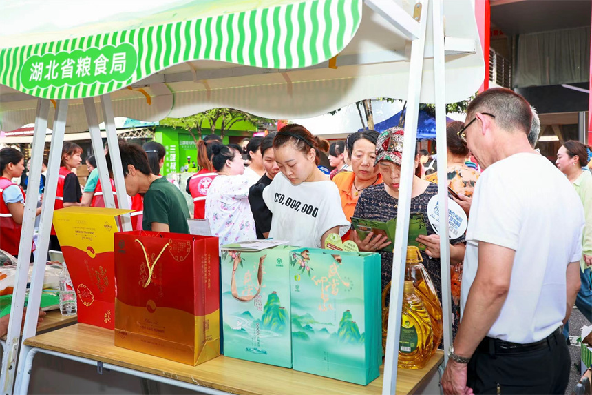 “荆楚粮油”走进社区 传递科学饮食理念【10】