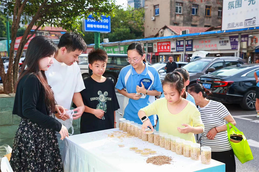 “荆楚粮油”走进社区 传递科学饮食理念【11】