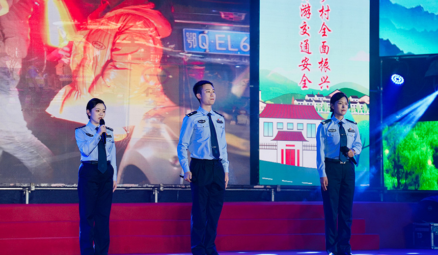 宣恩交警主题宣讲《遵法守规明礼-安全文明骑行》。