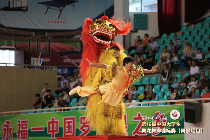 武汉工商学院参赛队员在比赛现场。大赛主办方供图