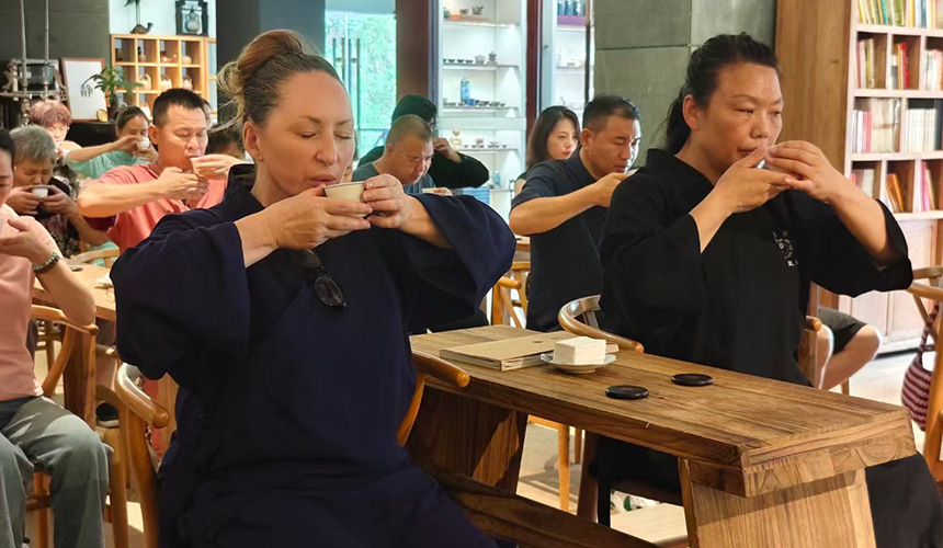 今年暑假,前来参与品茶和抚琴活动的研学团队数量大幅增加
