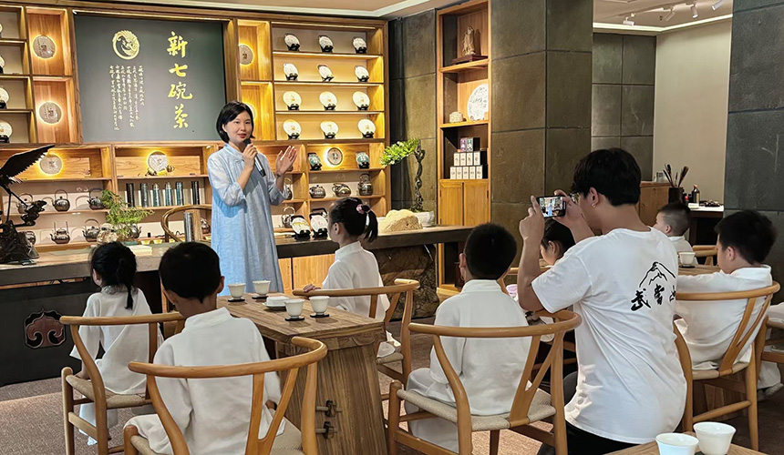 弹古琴悟茶道 在武当山邂逅一场文化体验之旅