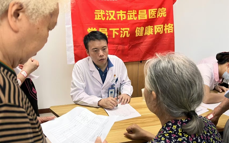 建立“贴心卫士防卒中”一对一服务。