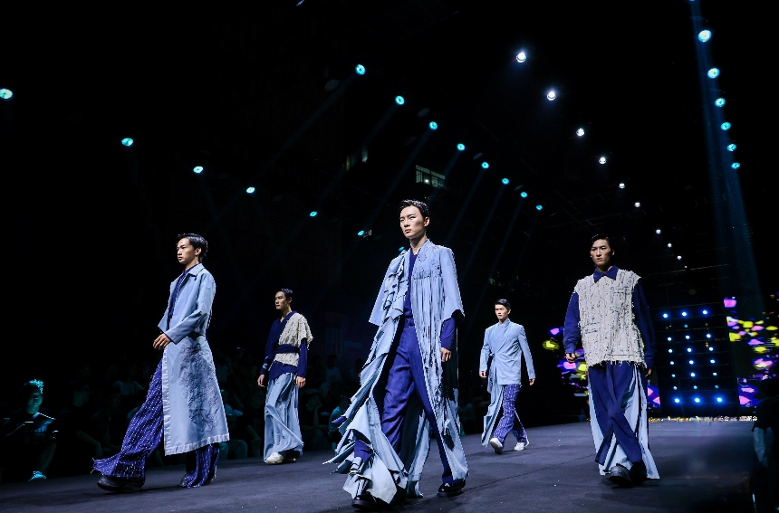第七届中国·汉正街服装服饰博览会开幕。