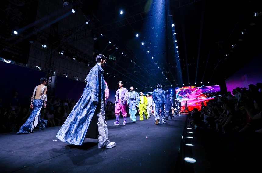 第七届中国·汉正街服装服饰博览会开幕。