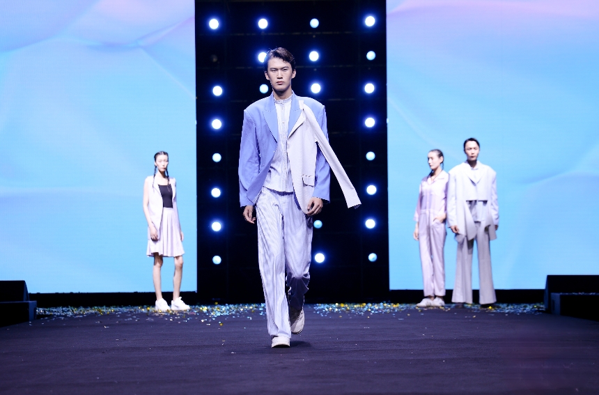 第七届中国·汉正街服装服饰博览会开幕。