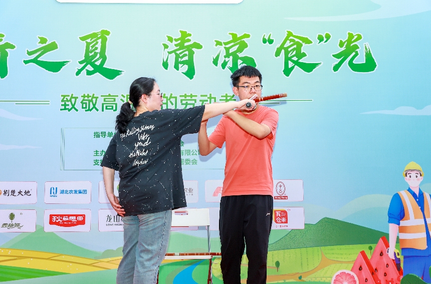“荆楚粮油”社区推广活动现场。