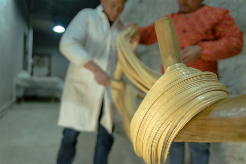 土家麻糖制作技艺。卢舒摄