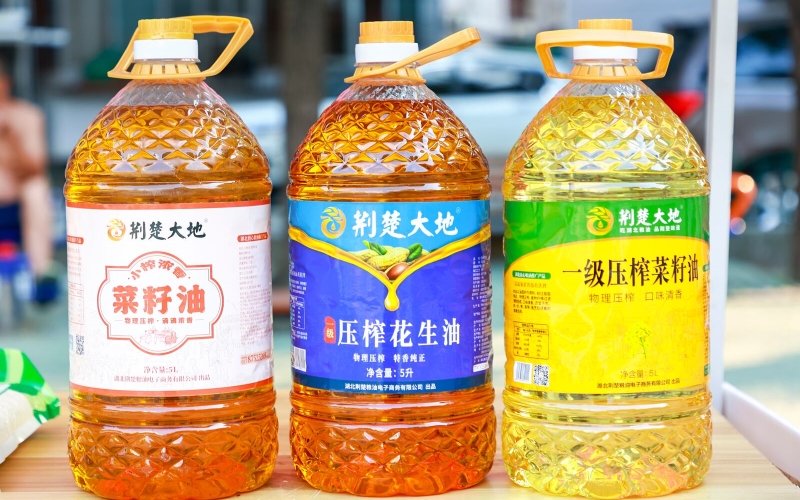 “荆楚粮油”进社区产品展示。