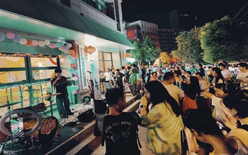 花漾艺术团首期路演照片。