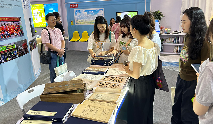 湖北省图书馆亮相中国图书馆展览会【3】