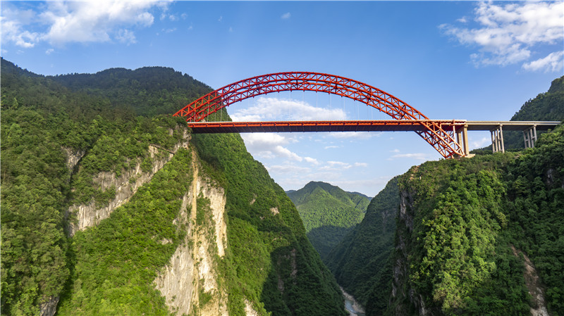 宜来高速鹤峰东段溇水河大桥