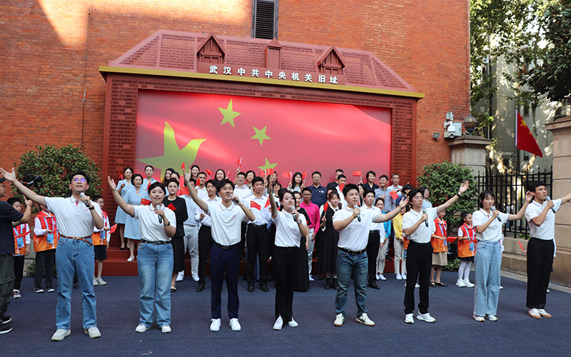 華中科技大學學子演繹原創獨幕音畫劇《蒙達尼之光》。武漢中共中央機關舊址紀念館供圖