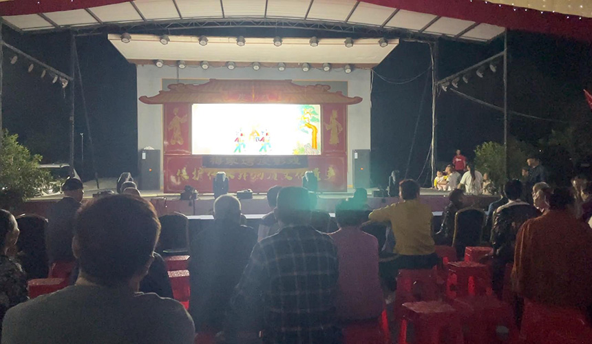 湖北浠水:观皮影共举杯 山区百位老人话重阳【2】