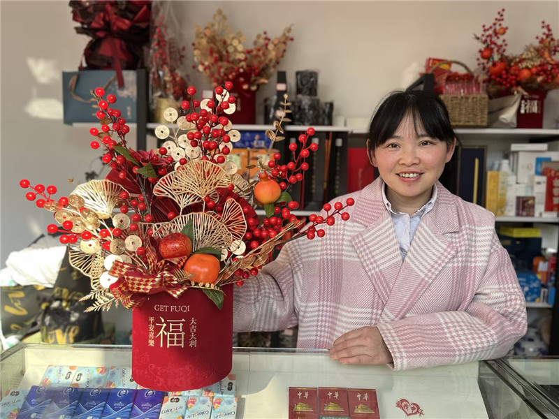 王店长在店内介绍自己的产品