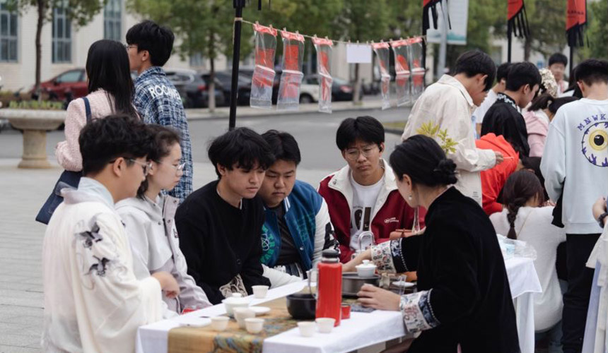 校园民俗文化节 大学生玩得停不下来【3】