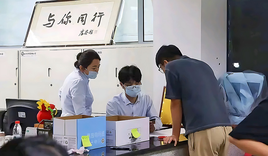 开展毕业生国家助学贷款还款工作。中南民族大学供图