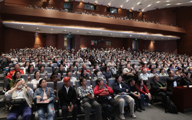 湖北省图书馆长江讲坛教你批判性思考。