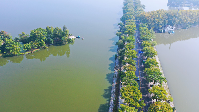 磁湖美景。王郭骥摄