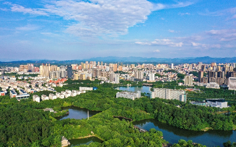 咸宁风貌。张仰强摄
