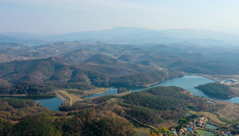 碧水东流润高岗 综合效益稳提升
鄂北水资源配置工程是湖北省内首个大型跨流域调水工程，是国家172项重大水利项目之一，被誉为“湖北水利一号工程”。二期工程是打通输水线路“最后一公里”，解决鄂北水资源“引得来”“蓄得住”，还要“用得上”“用得好”的问题。