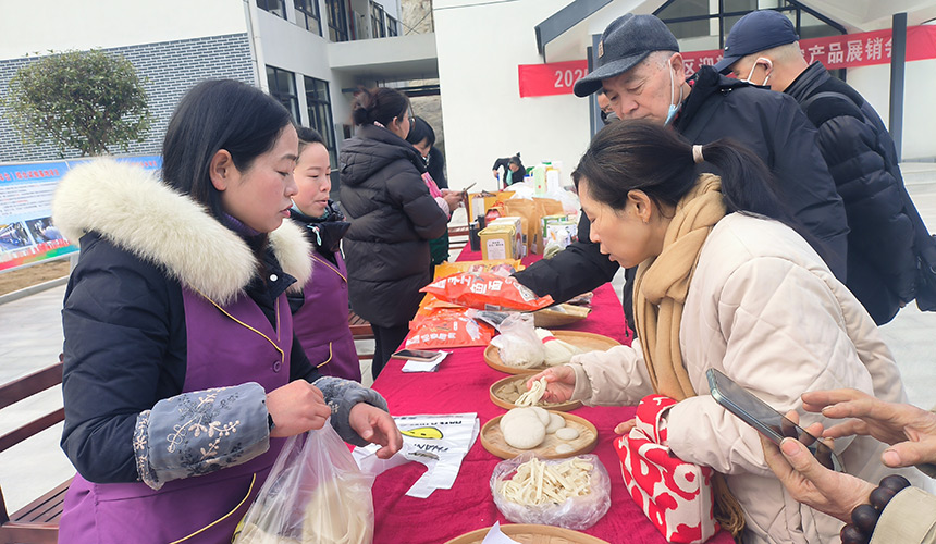 武漢市民下鄉打年貨助農民增收【2】