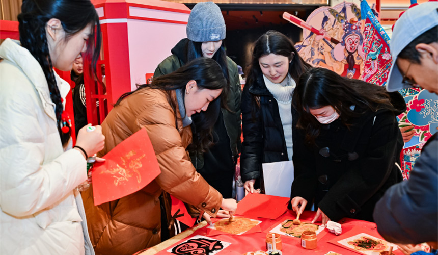 传“非遗”文化送新年福气 良品铺子福气大使空降江城【7】