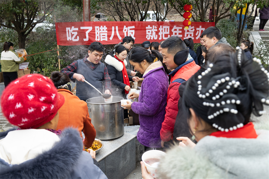 湖北郧西:乡村集市年味“浓”