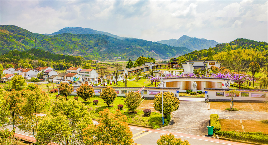 美麗鄉村示范村創建的代表余川鎮徐余沖村。