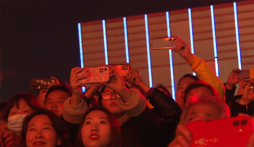 銀蛇飛舞煙花綻 詩意新春燈璀璨【3】