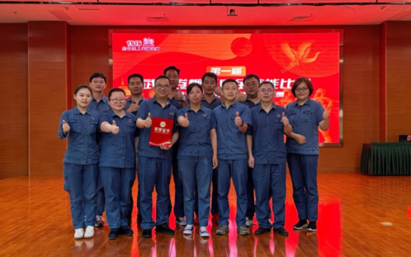 动力员工获武汉卷烟厂首届安全技能比武团体第一名。张思媛设