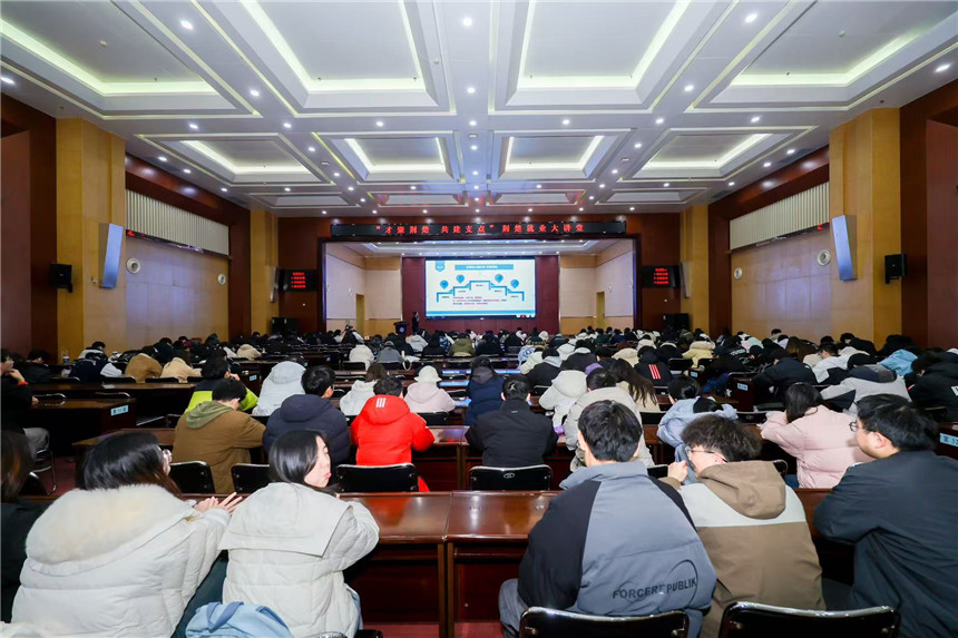 湖北举行“才聚荆楚·共建支点”高校毕业生专场招聘会【2】
