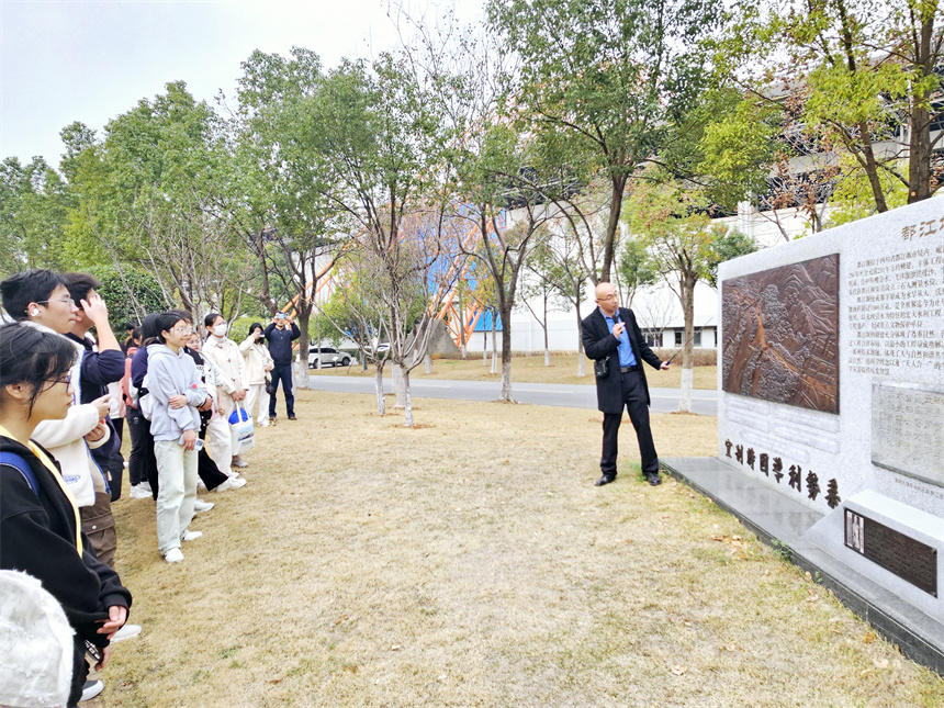 江汉大学学生走进长江科学院科研基地