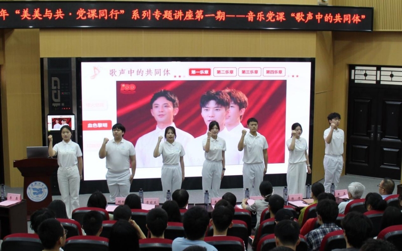 学校师生带来歌舞表演。雷昕梦摄