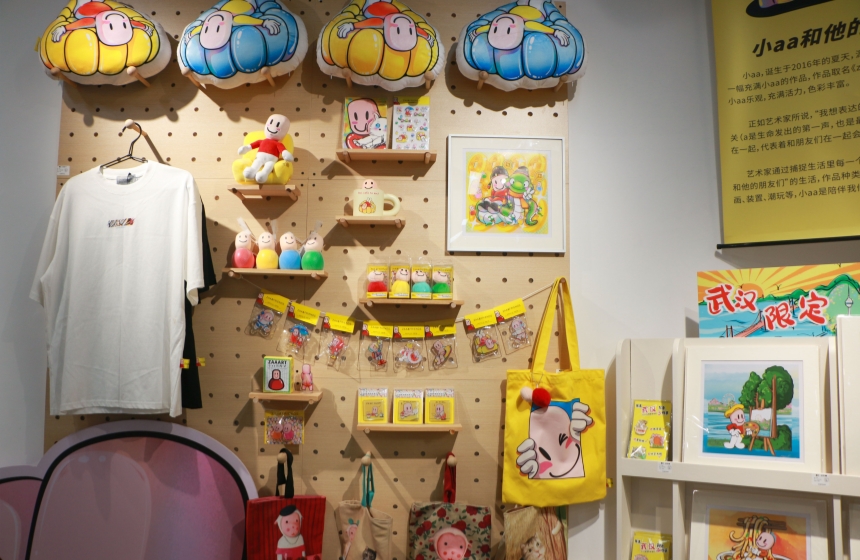 这所高校师生与艺术家举办联名艺术展