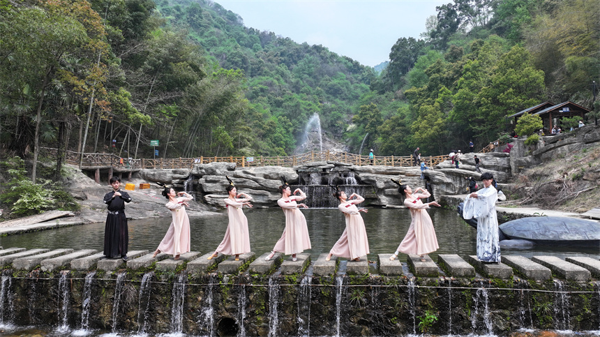 湖北通天河生态旅游景区