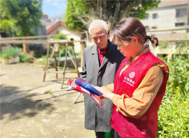 湖北移动志愿者送数字服务入乡村,助力老年人跨越“数字鸿沟”