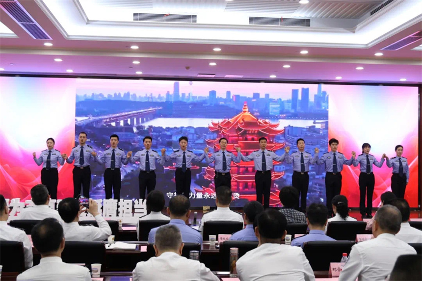 武汉公安举办“警营里的思政课”活动