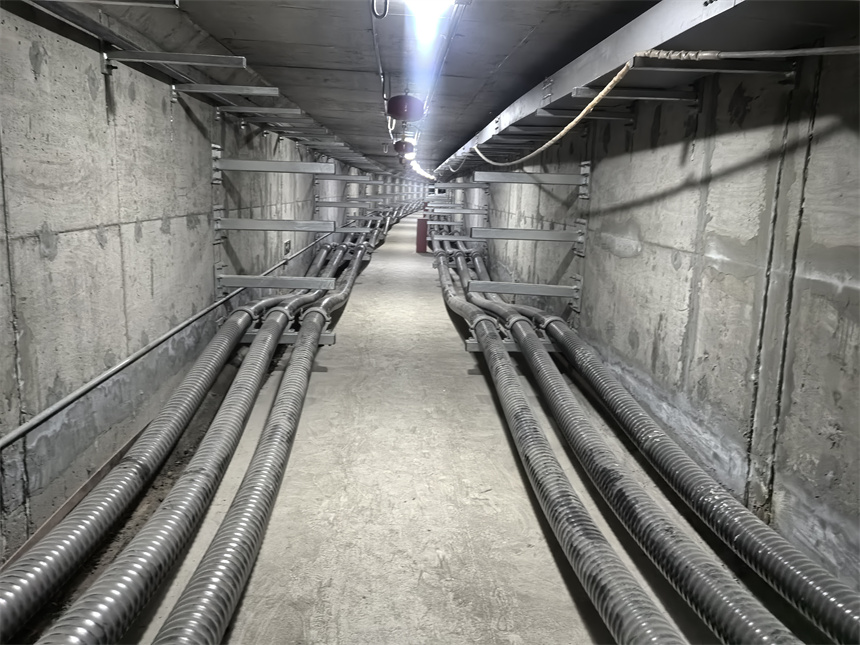 採用2500平方毫米大截面積電纜，完成48盤電纜全部敷設工作。陳祉薇攝