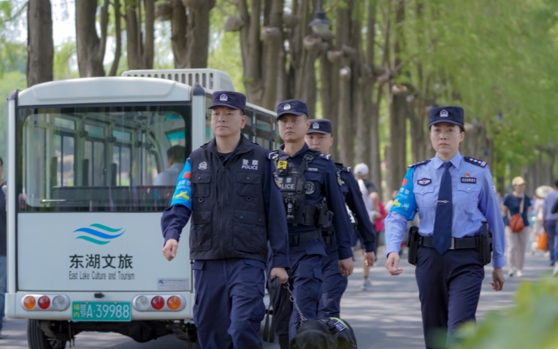 “五一”假期武汉警方“坚守+服务”护航群众平安。