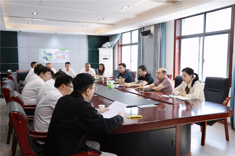 开展青年发展理论学习及座谈活动