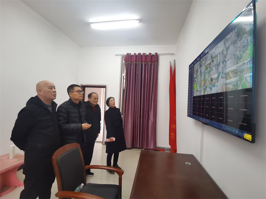 “智慧安防”系统实现24小时村湾安全监测。