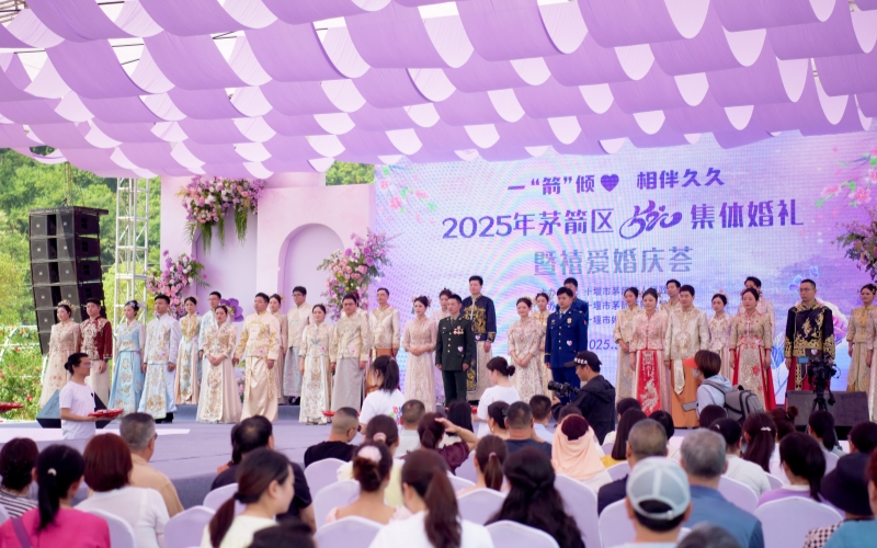 520集体婚礼现场。